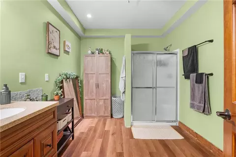 Bath - 12908 E 244th St, Peculiar, MO 64078 photo 4 of 5