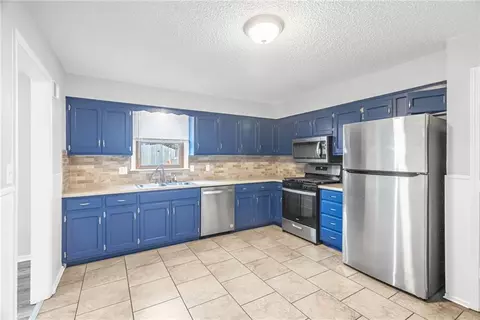 Kitchen - 18903 E 19th Ter, Independence, MO 64058 photo 2 of 2