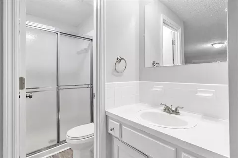 Bath - 18903 E 19th Ter, Independence, MO 64058 photo 2 of 2