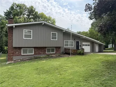 401 E 90th Ter, Kansas City, MO 64131