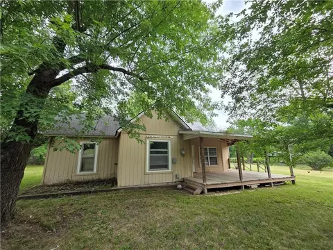 12754 NW State Route 52, Amoret, MO 64722