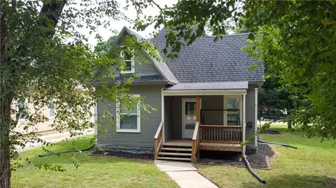 843 S Sycamore St, Ottawa, KS 66067
