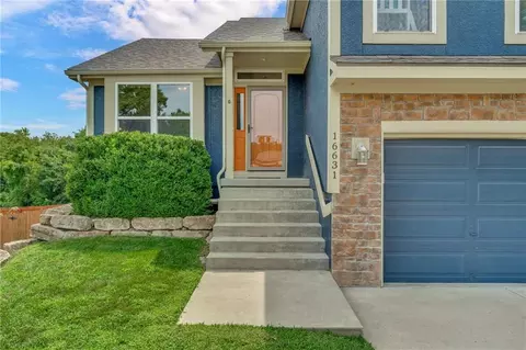 Exterior - 16631 Ruby Ct, Basehor, KS 66007 photo 4 of 13