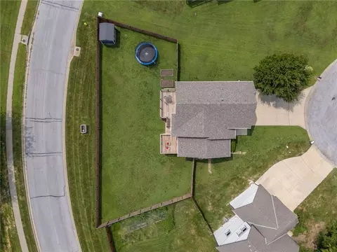 View/Area - 16631 Ruby Ct, Basehor, KS 66007 photo 4 of 6