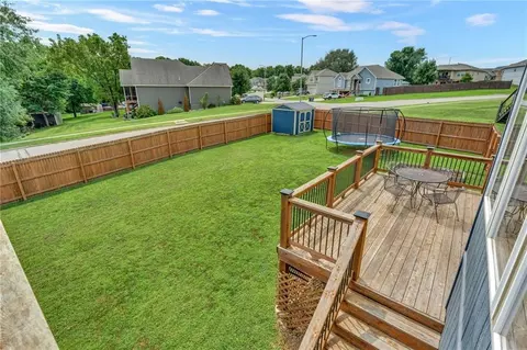 Exterior - 16631 Ruby Ct, Basehor, KS 66007 photo 6 of 13