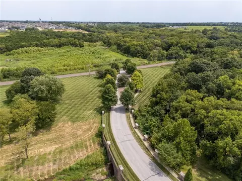 View/Area - 16631 Ruby Ct, Basehor, KS 66007 photo 2 of 6