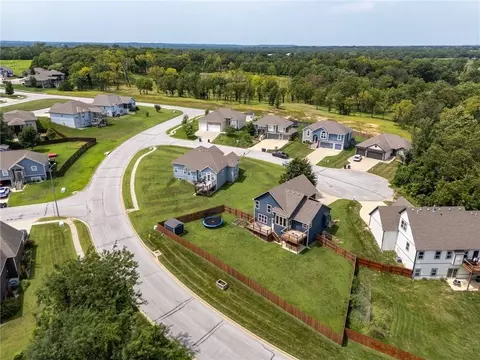 View/Area - 16631 Ruby Ct, Basehor, KS 66007 photo 5 of 6