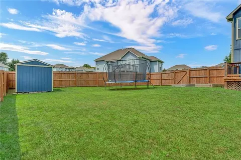 Exterior - 16631 Ruby Ct, Basehor, KS 66007 photo 11 of 13