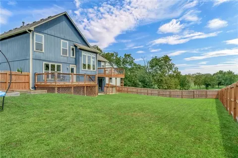 Exterior - 16631 Ruby Ct, Basehor, KS 66007 photo 8 of 13