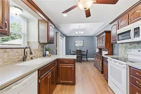 Kitchen - 19432 E 11th Ter, Independence, MO 64056 photo 4 of 4