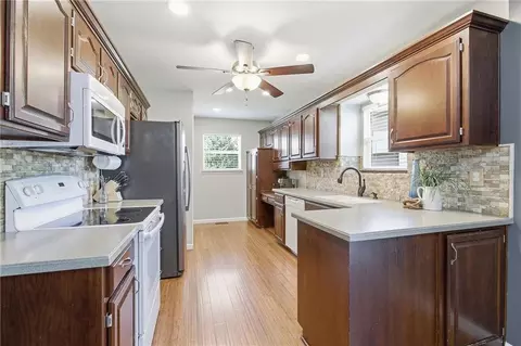 Kitchen - 19432 E 11th Ter, Independence, MO 64056 photo 2 of 4