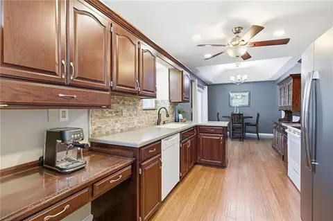 Kitchen - 19432 E 11th Ter, Independence, MO 64056 photo 3 of 4