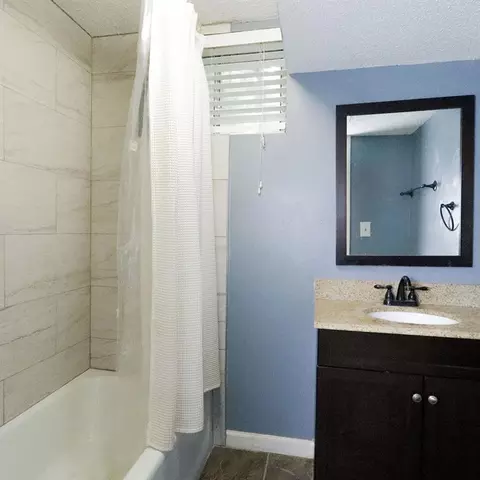 Bath - 3502 NW Lake Dr, Lees Summit, MO 64064 photo 4 of 4