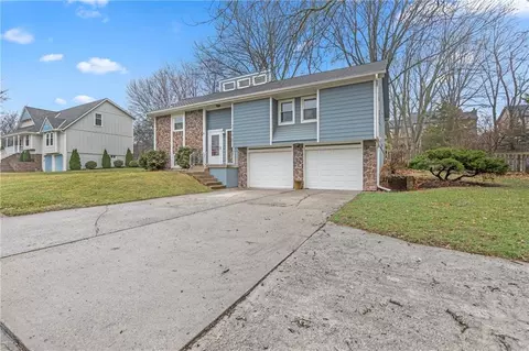 Exterior - 3502 NW Lake Dr, Lees Summit, MO 64064 photo 4 of 10