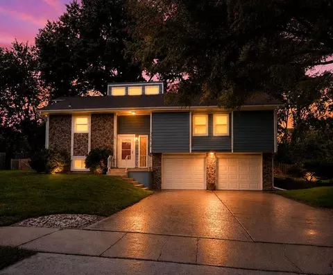 Exterior - 3502 NW Lake Dr, Lees Summit, MO 64064 photo 3 of 10