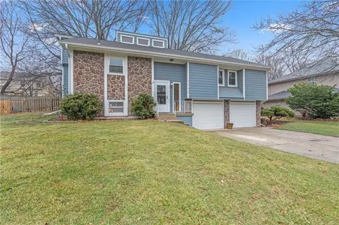 Exterior - 3502 NW Lake Dr, Lees Summit, MO 64064 photo 5 of 10