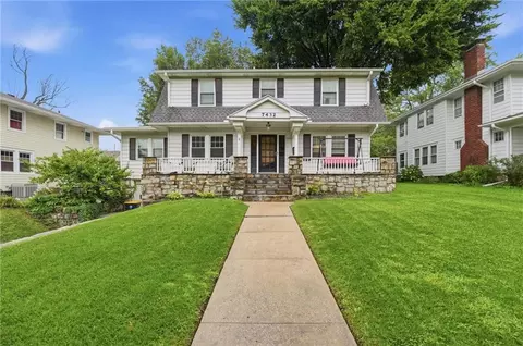 7432 Jarboe St, Kansas City, MO 64114