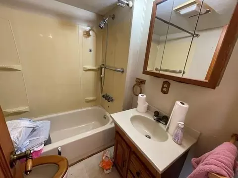 Bath - 404 E Hector Ave, Arma, KS 66712 photo 3 of 3