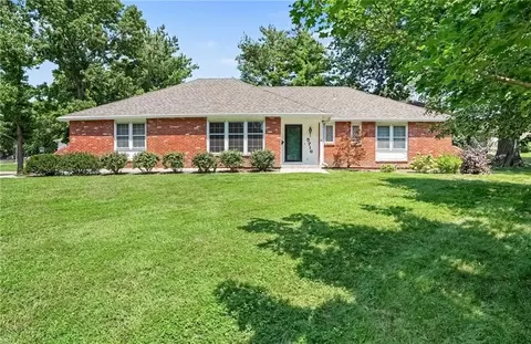 5716 W 97th Ter, Overland Park, KS 66207
