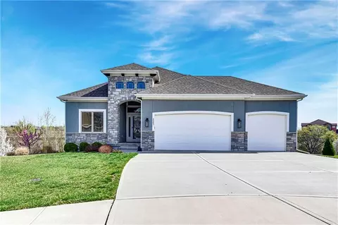 8003 W 166th Ter, Overland Park, KS 66085