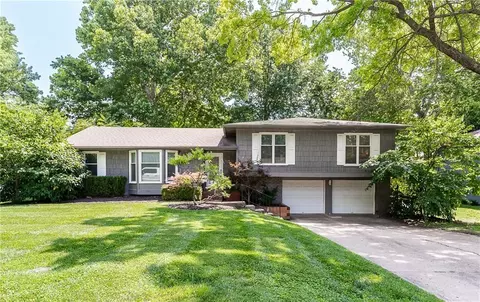 7231 Booth St, Prairie Village, KS 66208