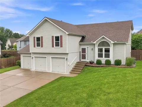 7338 N Booth Ave, Kansas City, MO 64158