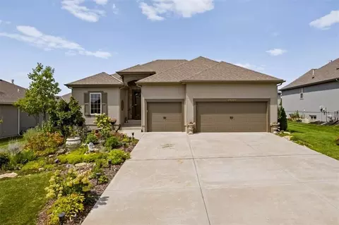 19304 W 201st St, Spring Hill, KS 66083