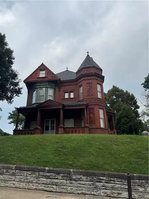 537 N 8th St, Saint Joseph, MO 64501