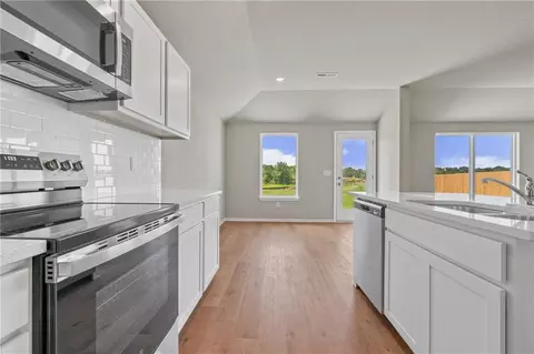 705 SW 6th Ter, Oak Grove, MO 64075