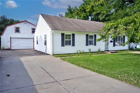 2401 58th Ter, Kansas City, MO 64118