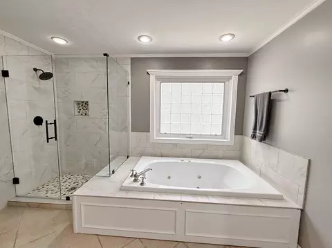 Bath - 18976 S 1485 Rd, Nevada, MO 64772 photo 3 of 6