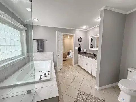 Bath - 18976 S 1485 Rd, Nevada, MO 64772 photo 5 of 6