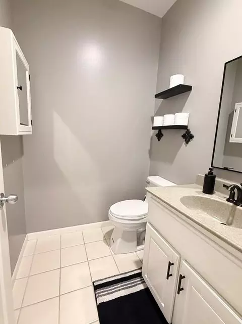 Bath - 18976 S 1485 Rd, Nevada, MO 64772 photo 1 of 6