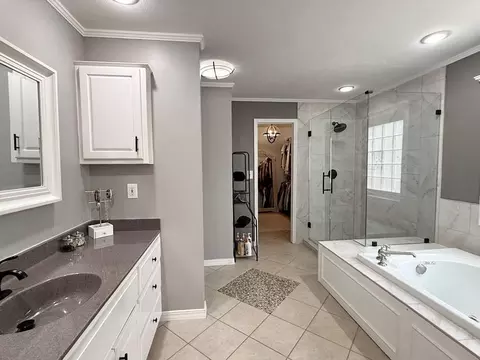 Bath - 18976 S 1485 Rd, Nevada, MO 64772 photo 2 of 6