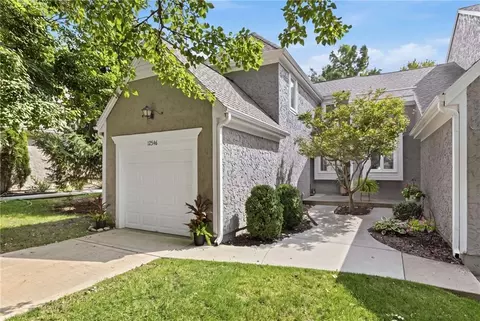 12546 Broadmoor St, Overland Park, KS 66209