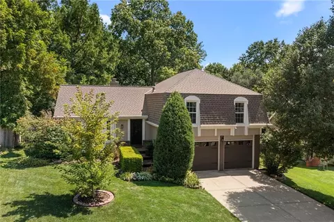 8205 Caenen Lake Rd, Lenexa, KS 66215