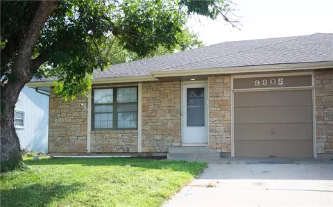 9805 View High Dr, Kansas City, MO 64134