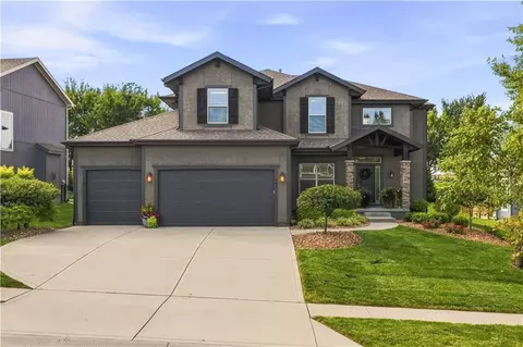 8810 W 165th Ter, Overland Park, KS 66085