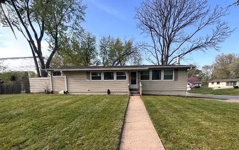 6904 NW Belvidere Pkwy, Kansas City, MO 64152