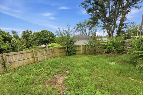 Exterior - 1201 S 5th St, Atchison, KS 66002 photo 7 of 7