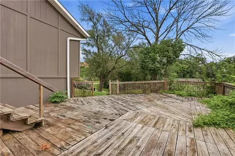 Exterior - 1201 S 5th St, Atchison, KS 66002 photo 5 of 7