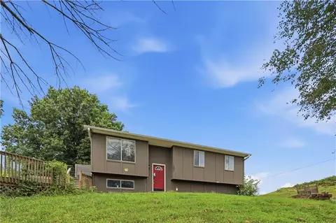 Exterior - 1201 S 5th St, Atchison, KS 66002 photo 3 of 7
