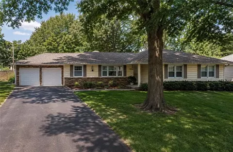 4020 W 96th St, Overland Park, KS 66207