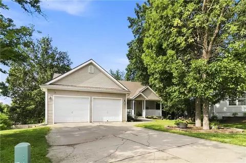 16915 E 41st Ter, Independence, MO 64055