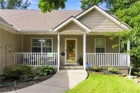 Exterior - 16915 E 41st Ter, Independence, MO 64055 photo 3 of 7