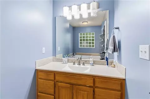 Bath - 16915 E 41st Ter, Independence, MO 64055 photo 1 of 3