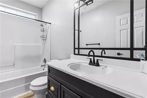 Bath - 16915 E 41st Ter, Independence, MO 64055 photo 3 of 3