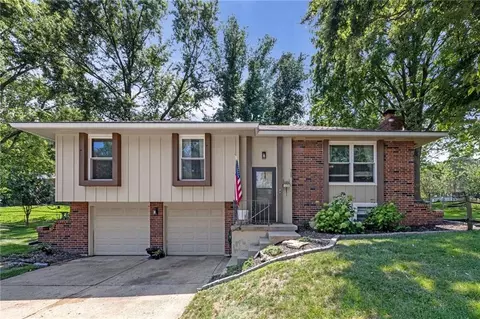 508 NE Grant Dr, Blue Springs, MO 64014