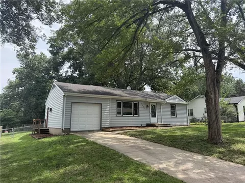 8829 N Holmes St, Kansas City, MO 64155
