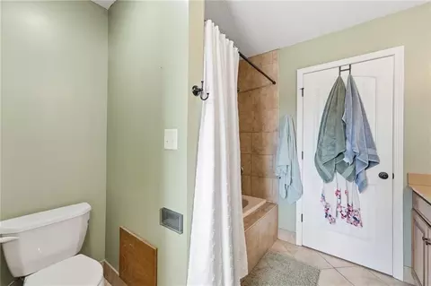 Bath - 16912 Summit Dr, Belton, MO 64012 photo 3 of 3